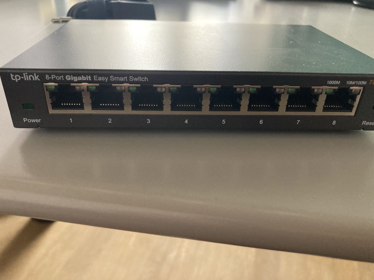 TP-Link Hubs & Switches: tp-Link 8-Port Gigabit Easy Smart Switch TL-SG108E – Neuf (Voir description) à Bioggio par edeschnede