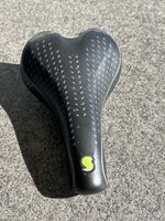 Fahrradsattel Sportourer mit Gel, schwarz, guter Zustand