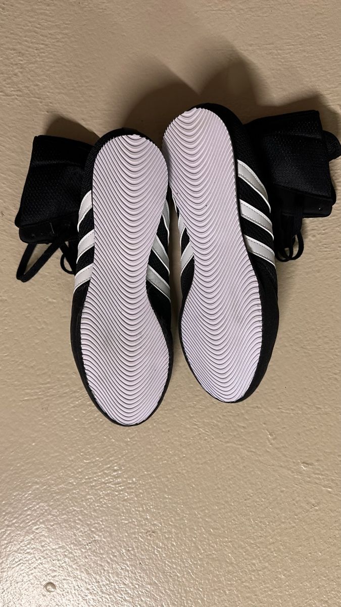 Adidas Scarpe da uomo: Adidas Boxschuhe Schwarz Weiss Grösse 40.5 – Nuovo (secondo la descrizione) da Flaach venduto da sel_62zs 4