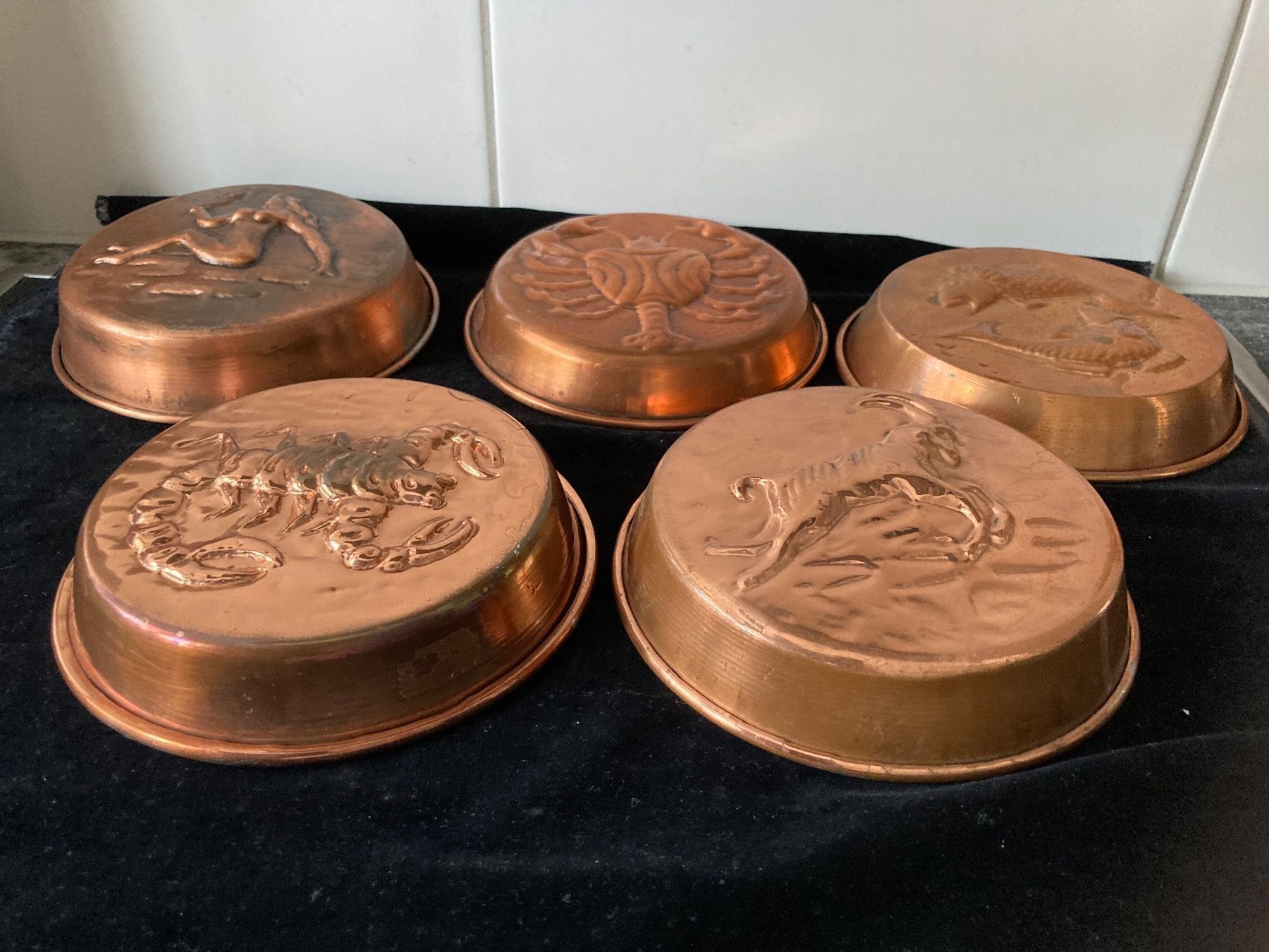 Moules à gâteaux: 5 Kupfer-Backformen mit Sternzeichen – D'occasion à Zürich par Chaeffeler 3