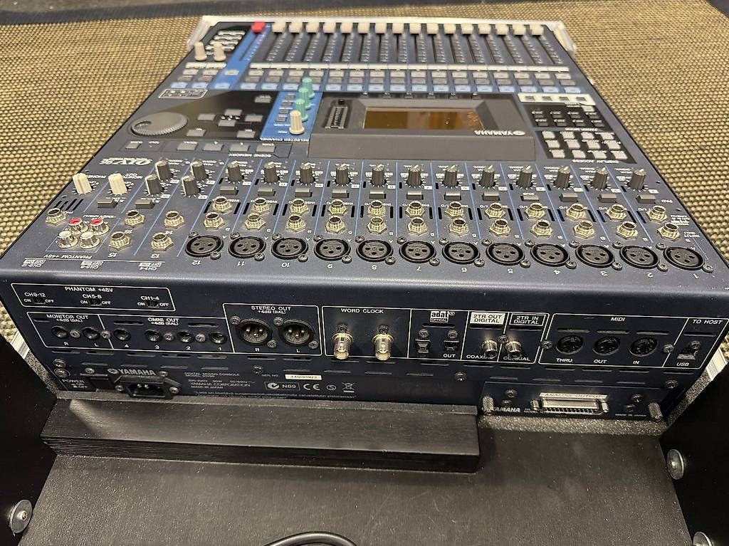 Yamaha Console di mixaggio: Yamaha 01V96 Digitaler Audiomixer im Flightcase – Usato da Dübendorf venduto da fabkub 1