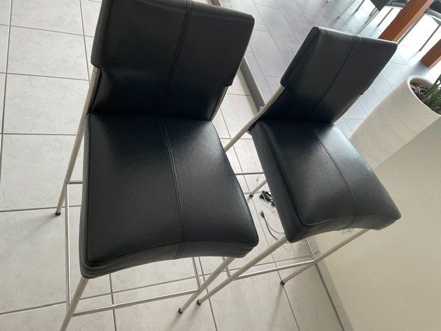 Hocker: Barhocker Kunstleder scharz – Gebraucht aus Adliswil von Odette3