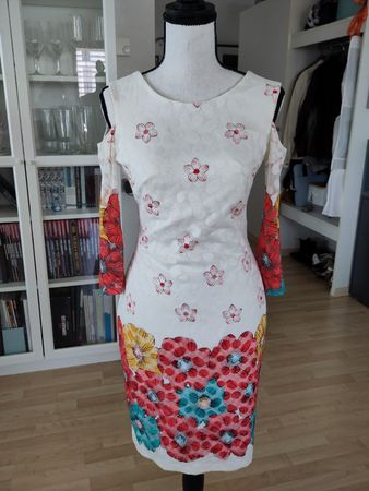 Kleid mit Blumenmuster, Grösse S neuwertig