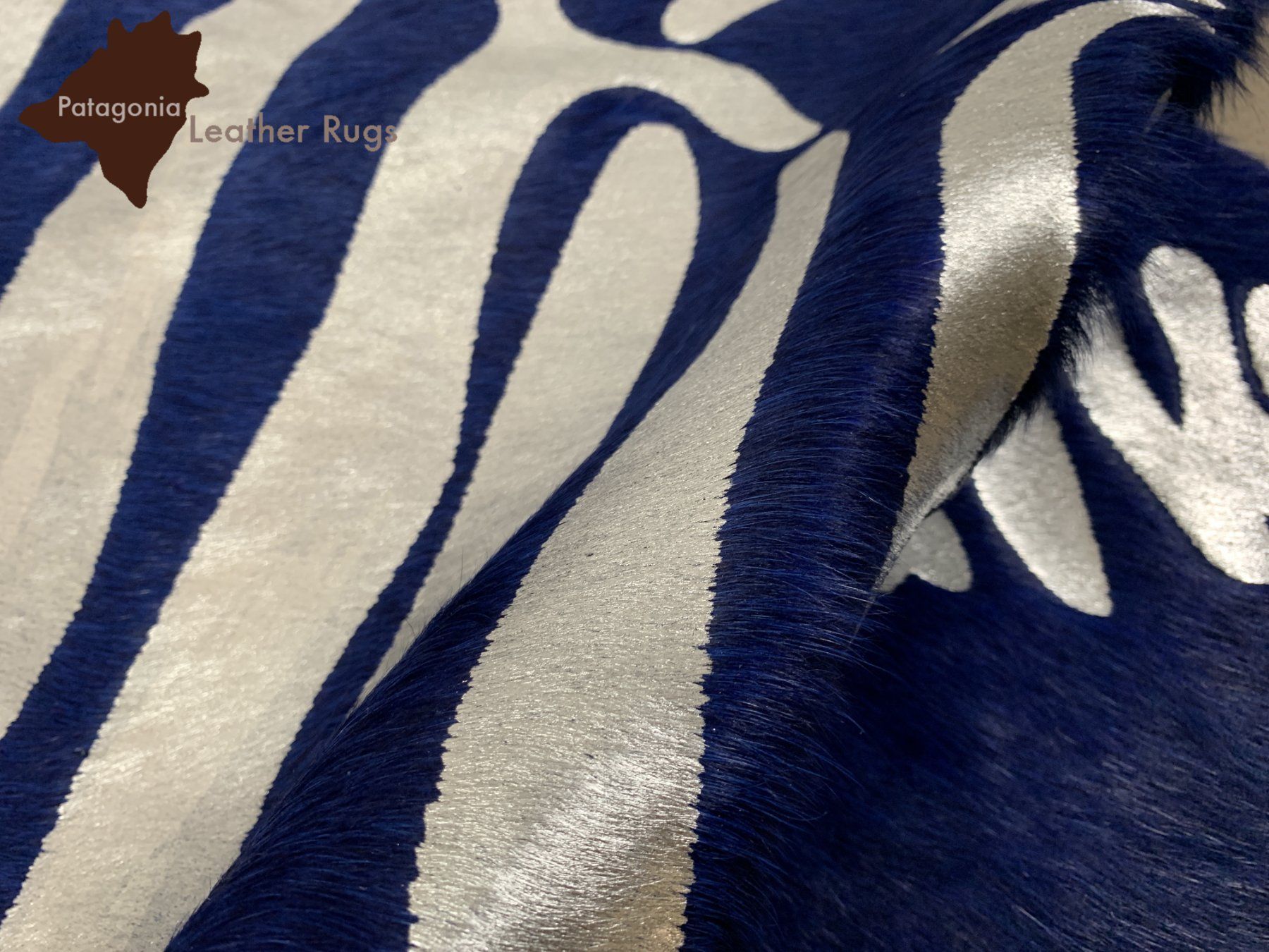 Teppiche: Kuhfell Teppich Zebra Blue/Silver – Neu und originalverpackt aus Arbedo von patagonialeatherrugs 3