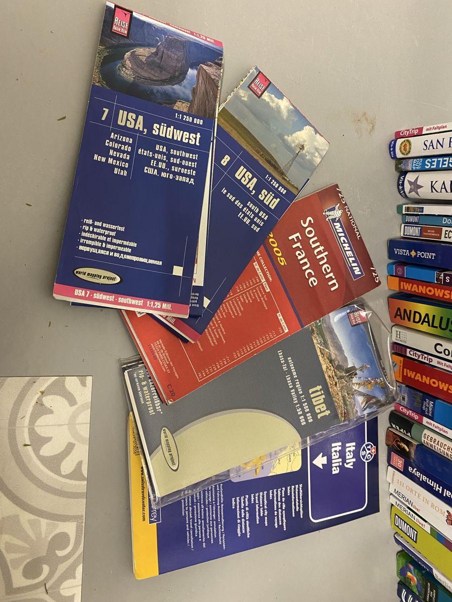 Libri: Diverse Reiseführer und Karten – Usato da Fehraltorf venduto da Marian4 1