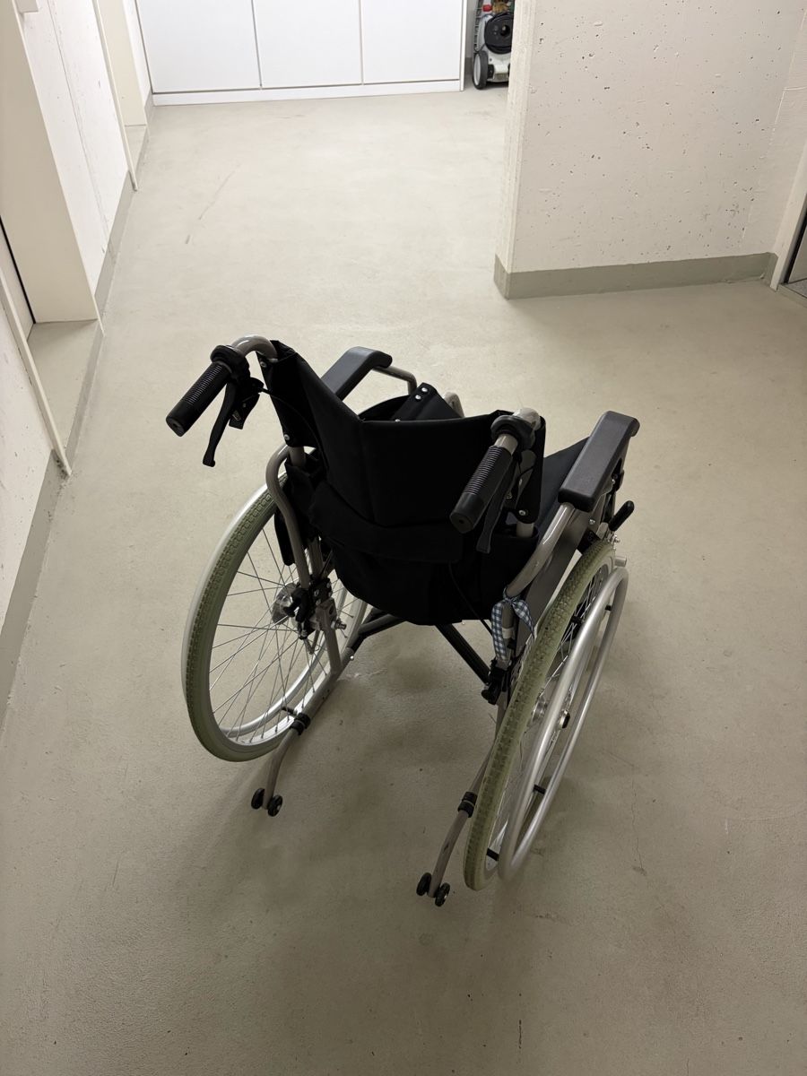 Sedie a rotelle: Rollstuhl in gutem Zustand – Usato da Zürich venduto da Sr220sr 1