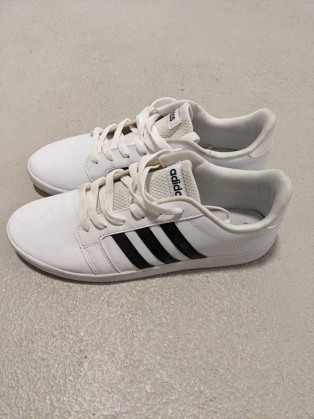 Adidas Scarpe da donna: Adidas Damenschuhe, Grösse 41 – Usato da Trachslau venduto da Tijneee 1