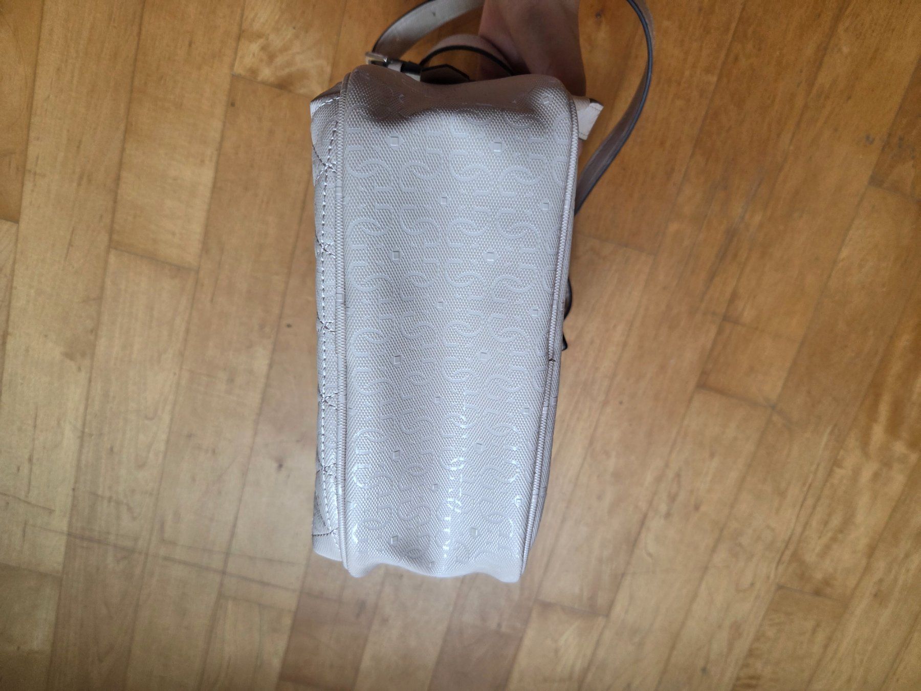 Guess Zaini: Guess Rucksack – Usato da Basel venduto da Norge_69 5