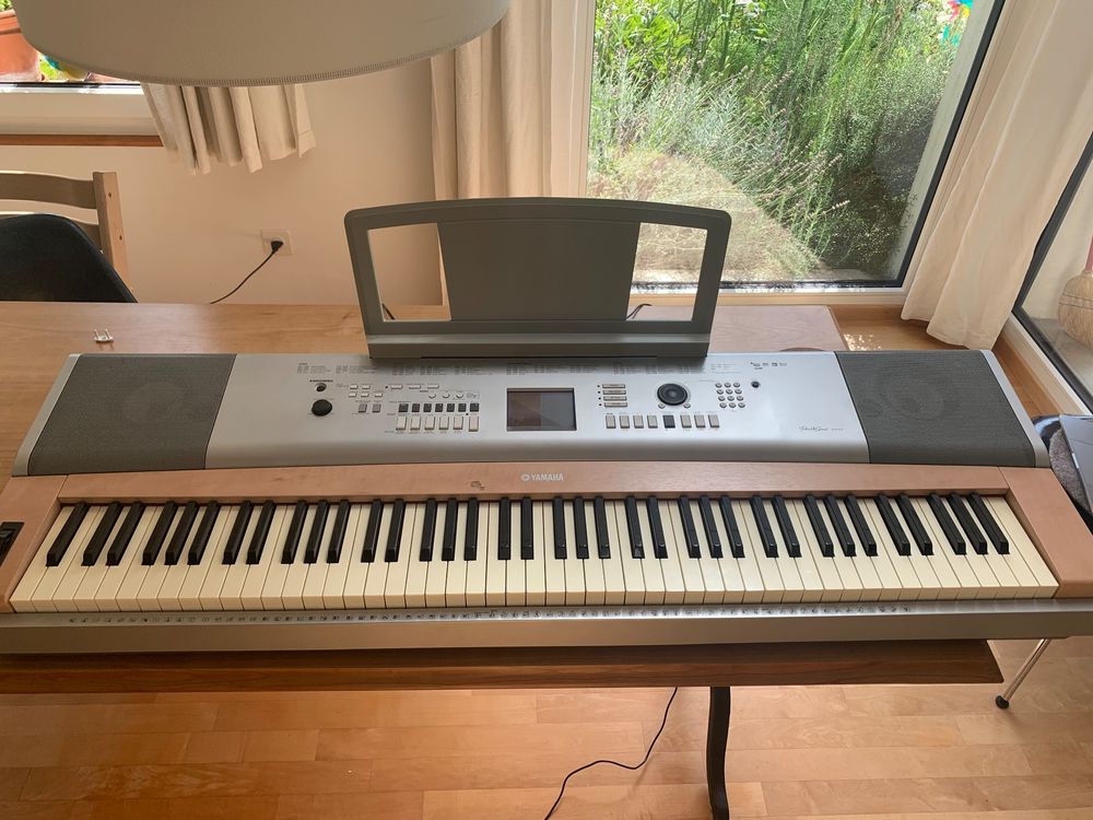 Yamaha Portable Grand DGX620 (inkl. Sustain Pedal) Kaufen auf Ricardo
