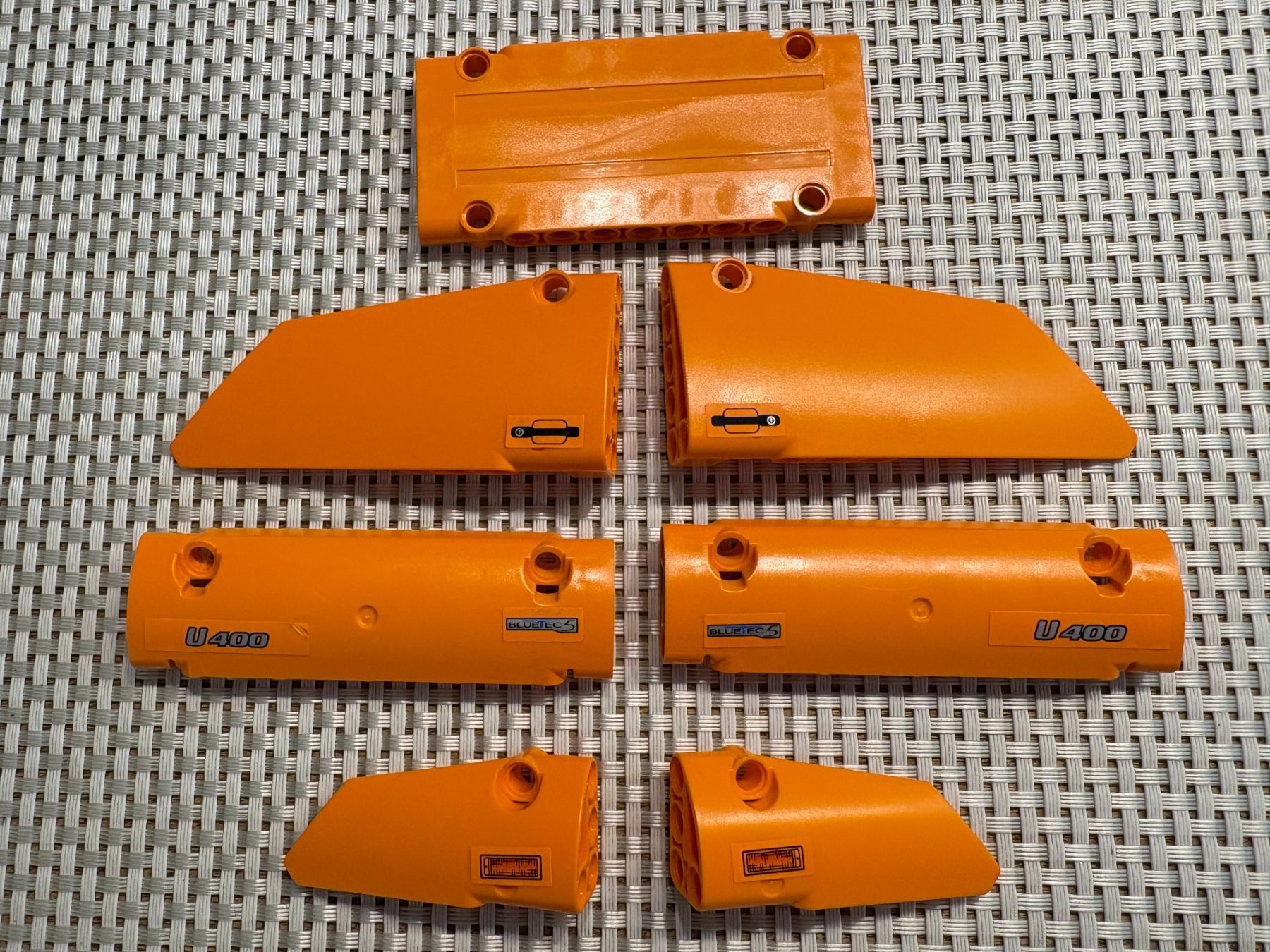 Lego Kit di costruzioni: Lego Technik 8110 orange Panele Verschalung Spoiler – Usato da Buochs venduto da Techtelmechtel