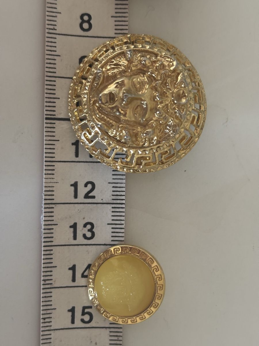 Bottoni: Versace Knopfsammlung – Nuovo (secondo la descrizione) da Rapperswil SG venduto da Carlotta1 2