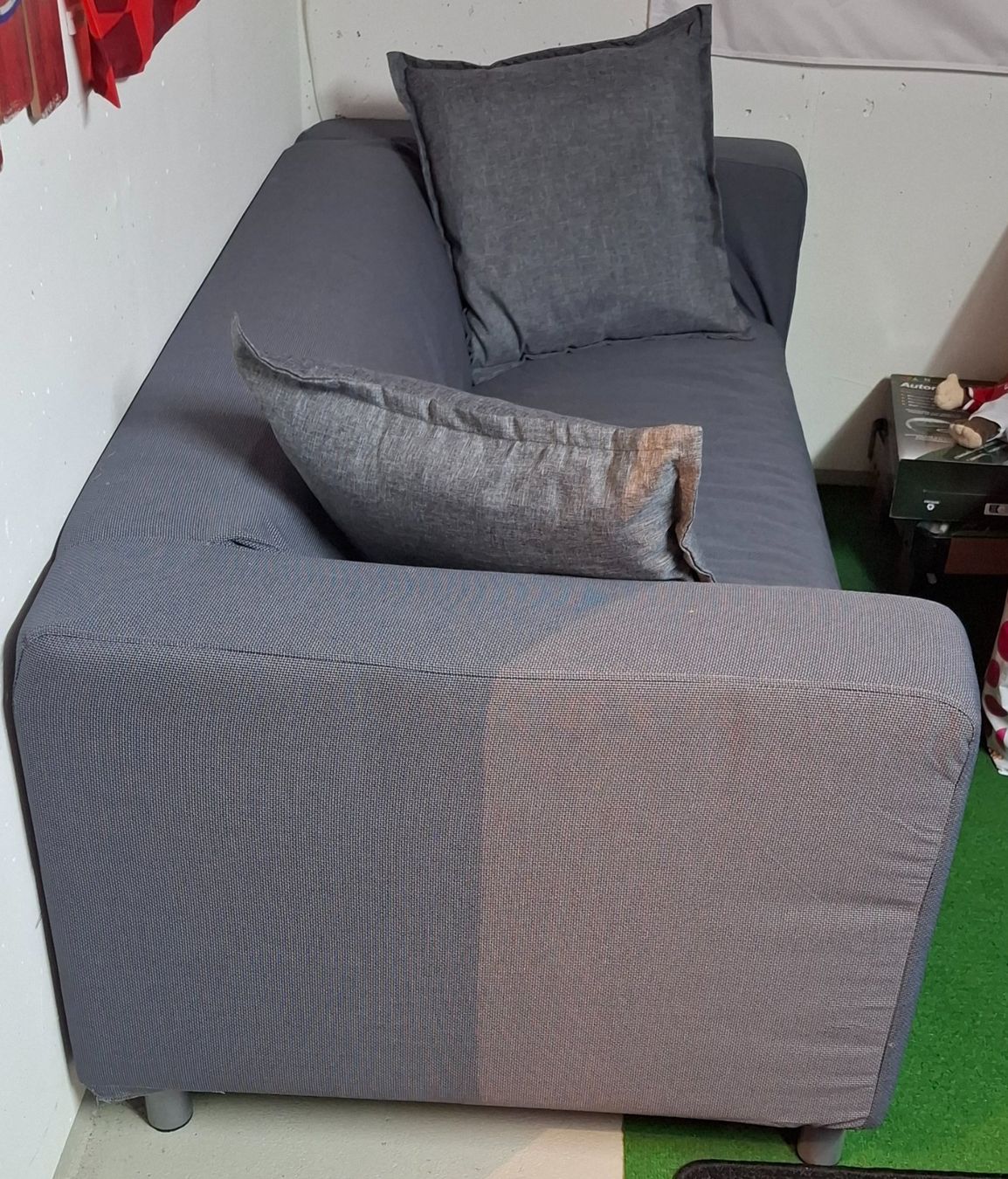 Ikea Divani: 2er Sofa, grau – Usato da Lachen SZ venduto da Azrael83 1