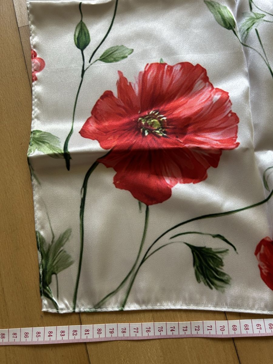 Foulard & Sciarpe: Wunderschönes Seidentuch mit Mohnblumenmuster 85x85 cm – Nuovo e nell'imballaggio originale da Zürich venduto da kiwi1994 1