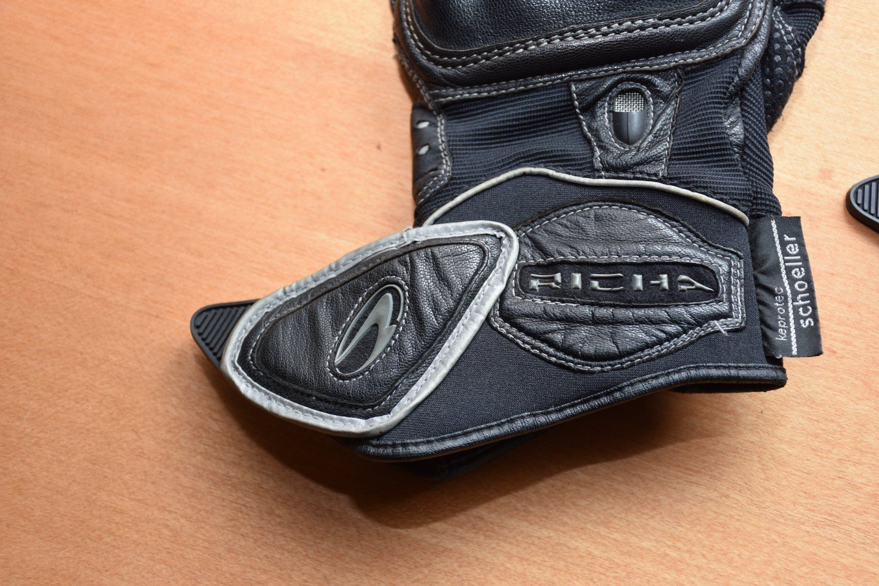 Guanti & manicotti: MOTORRAD HANDSCHUHE RITCHA – Usato da Seuzach venduto da Ladina3 4