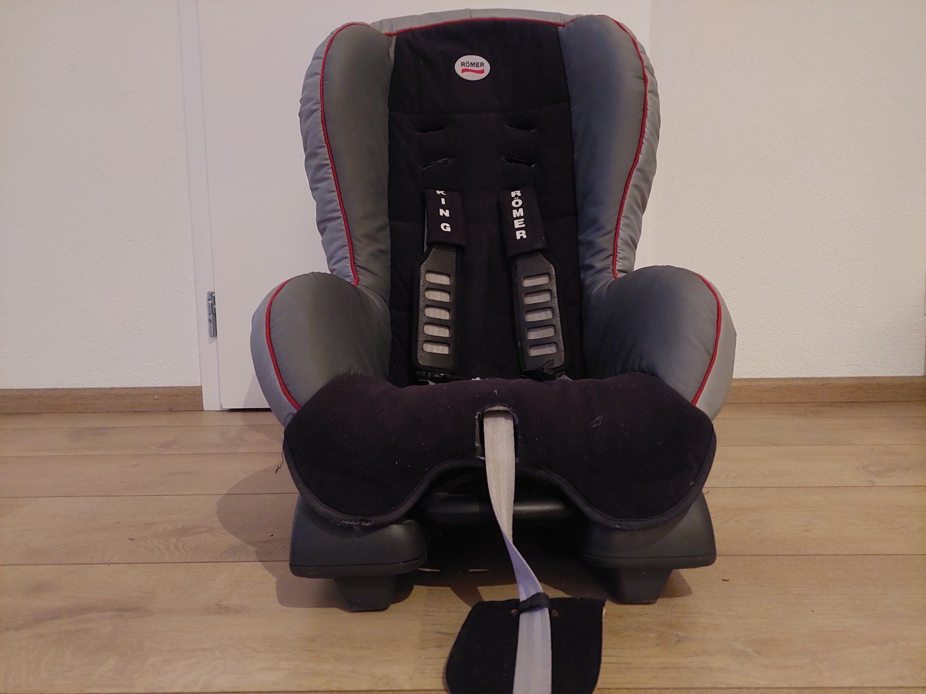 Britax Römer Auto-Kindersitze: Kinderautositz Römer King – Gebraucht aus Flühli LU von Bikeboy2