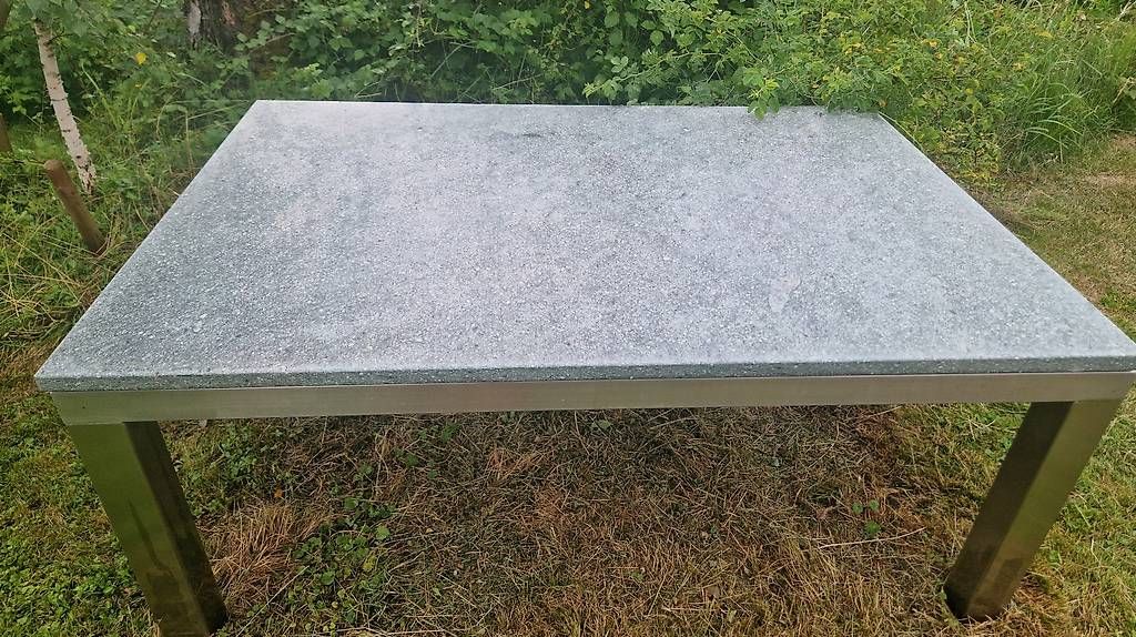Tavoli: Granit Tisch – Usato da Schlatt TG venduto da Amaresto 1