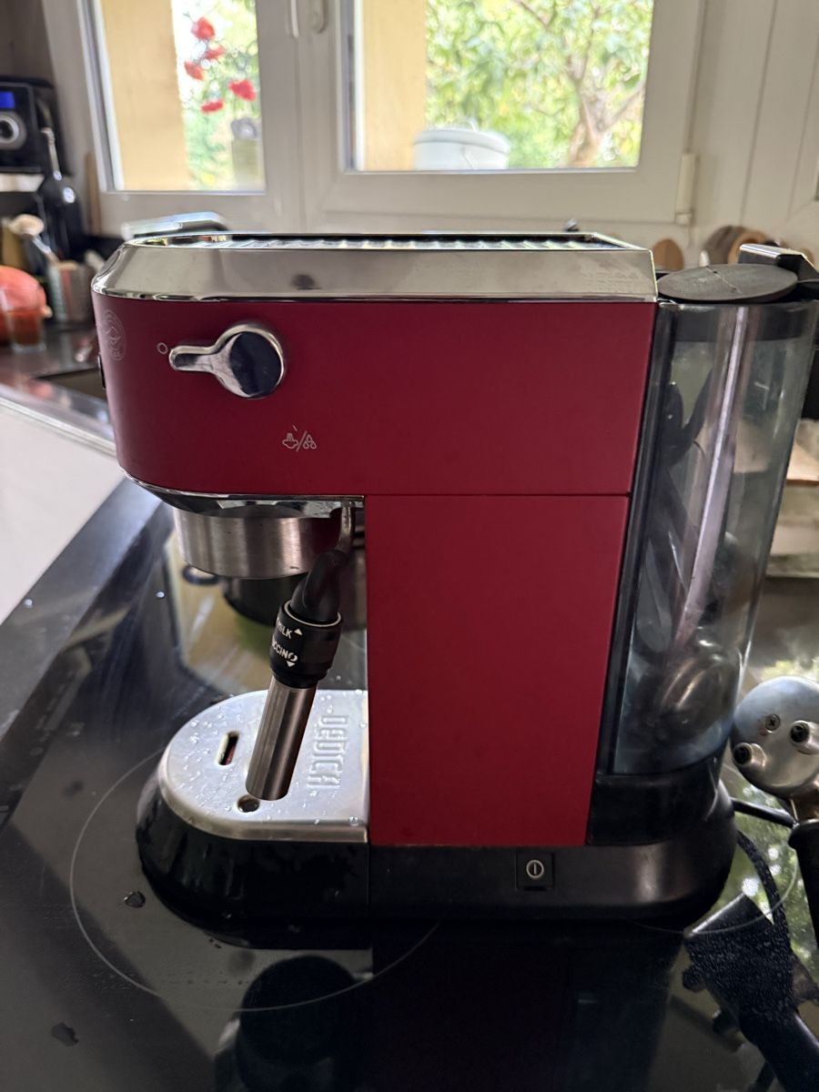 De'Longhi Machines à café & Machines à expresso: Machine à café DeLonghi Dedica rouge – D'occasion à Bernex par del_9z52 2