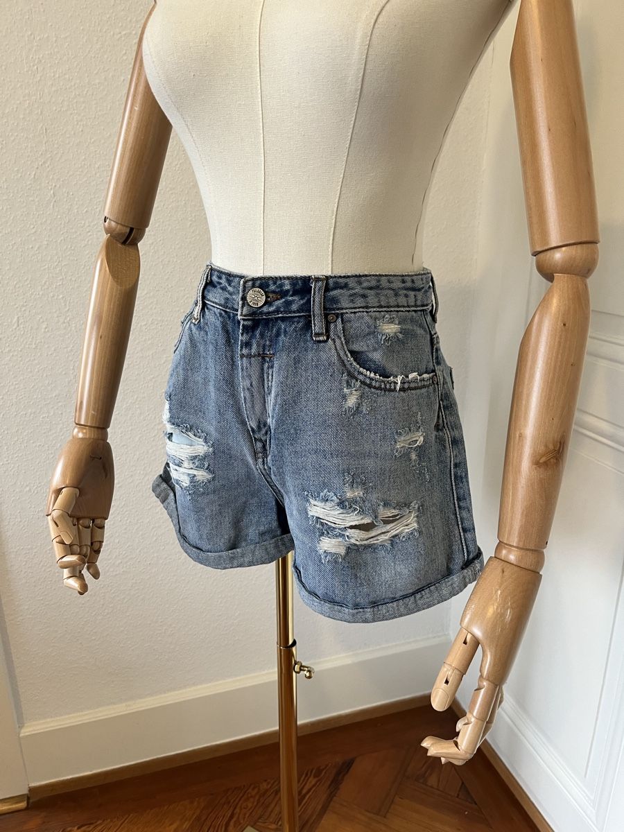 Pull&Bear Pantalons: Pull&Bear distressed denim shorts, size 38, summer looked – D'occasion à Mies par Nib2011 1