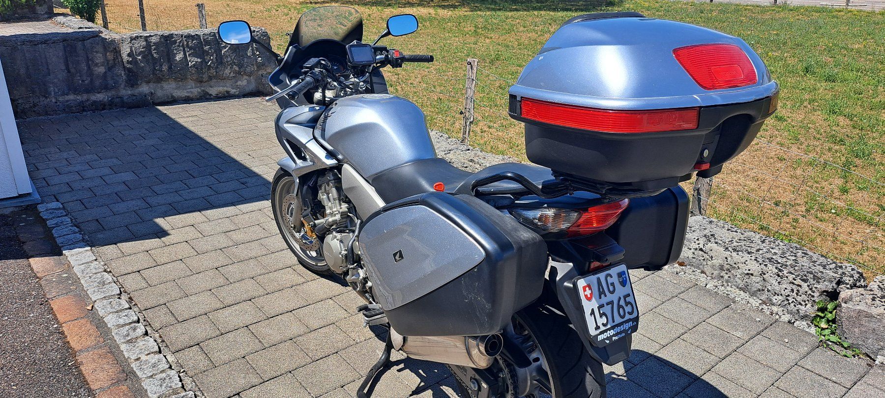 Honda Touring: Honda CBF 1000 ABS Silber mit Topcase & 2 Seitenkoffern – Usato da Möhlin venduto da Erichkoe 1