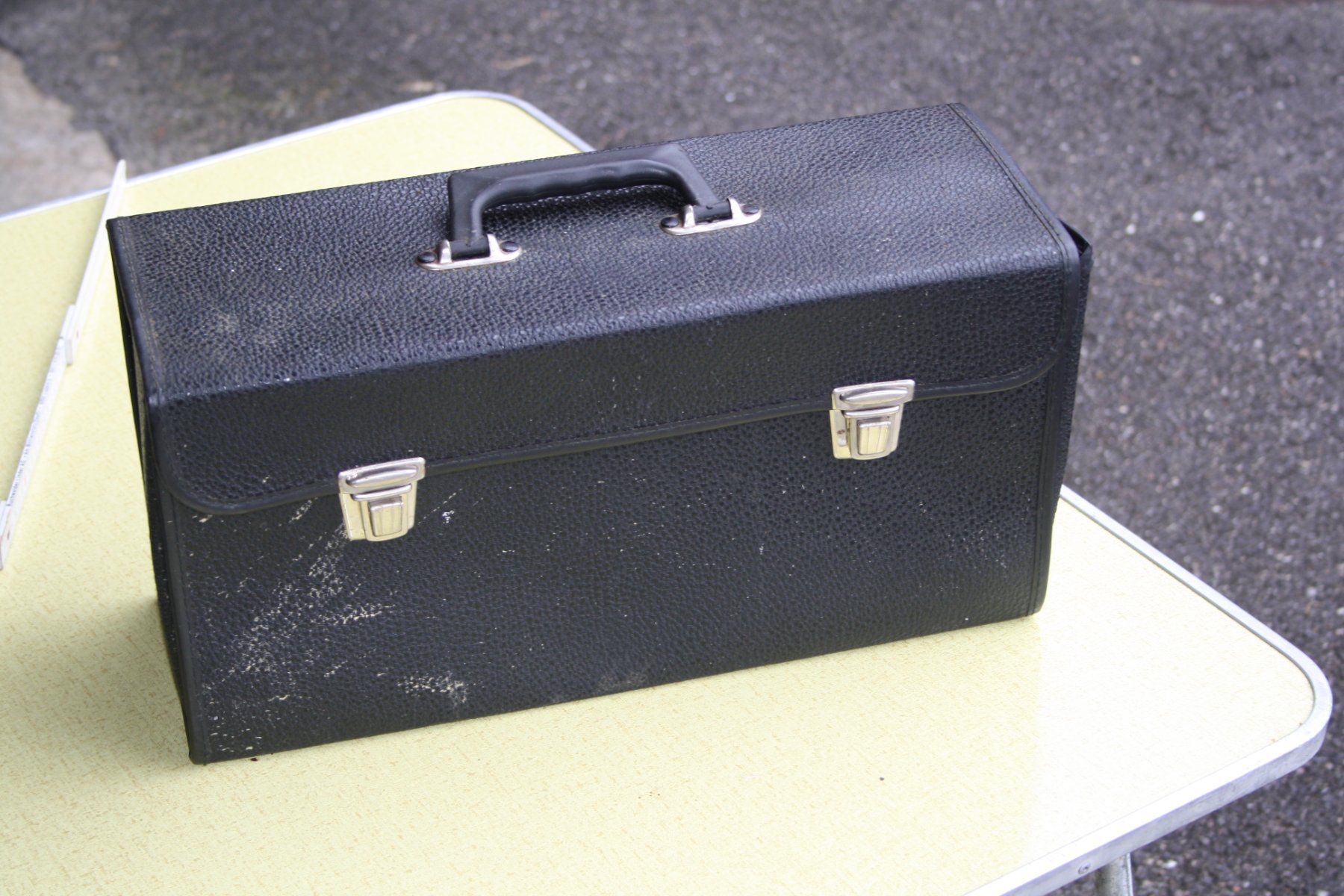 Reisekoffer: VINTAGE WERKZEUGKOFFER SERVICEKOFFER – Gebraucht aus Wauwil von Pneuedy