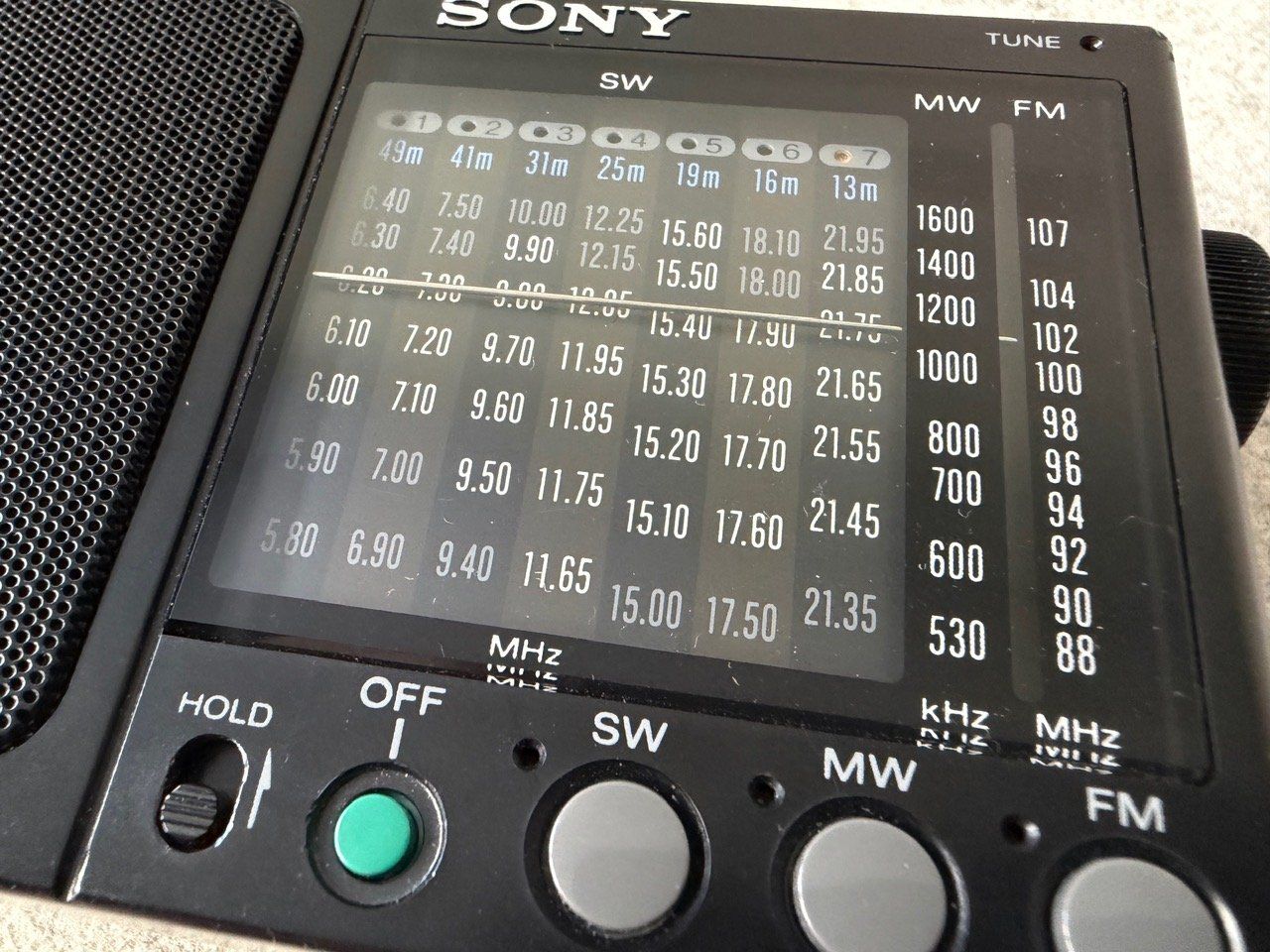 Sony Radio: Sony 9 Band Weltempfänger ICF-SW20 – Usato da Langnau am Albis venduto da Danig0 1