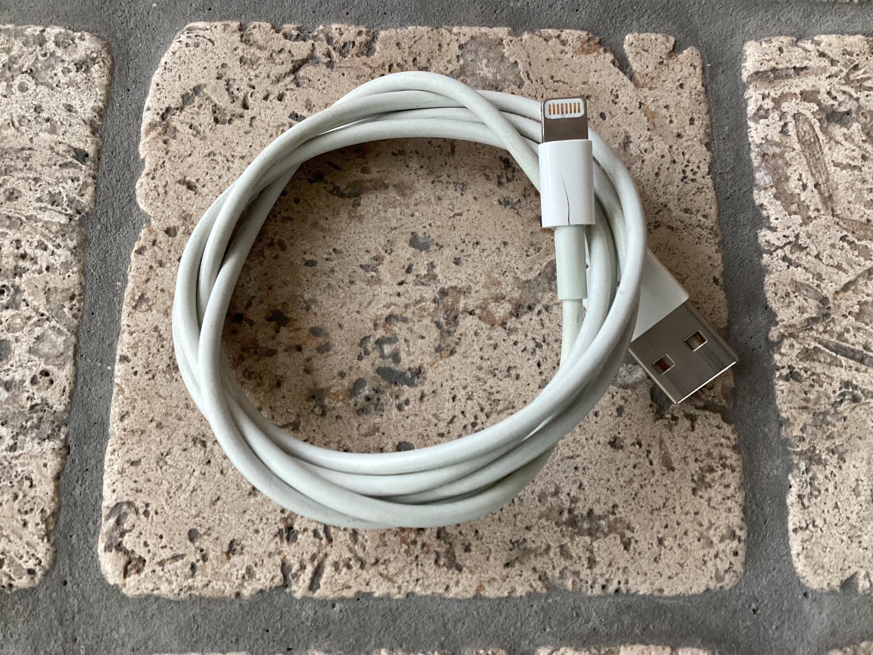 Apple Cavi: 1 Apple USB zu Lightning Kabel, 1 m lang – Usato da Mörschwil venduto da Monzar
