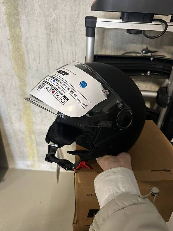 Casques & visières: Casque moto jet  – D'occasion à Sullens par keller022 1