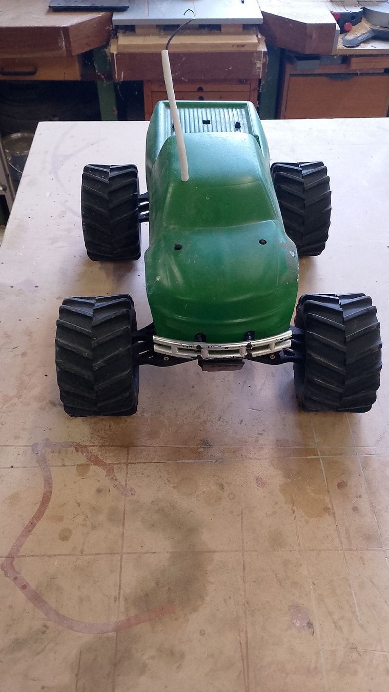 Traxxas RC Kits de montage: T Maxx Traxxas 1/10 – D'occasion à Fey (Nendaz) par tim_5q6t