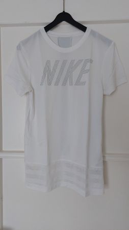 T-shirt Nike Blanc fille taille 146-156 cm,12- 13 ans