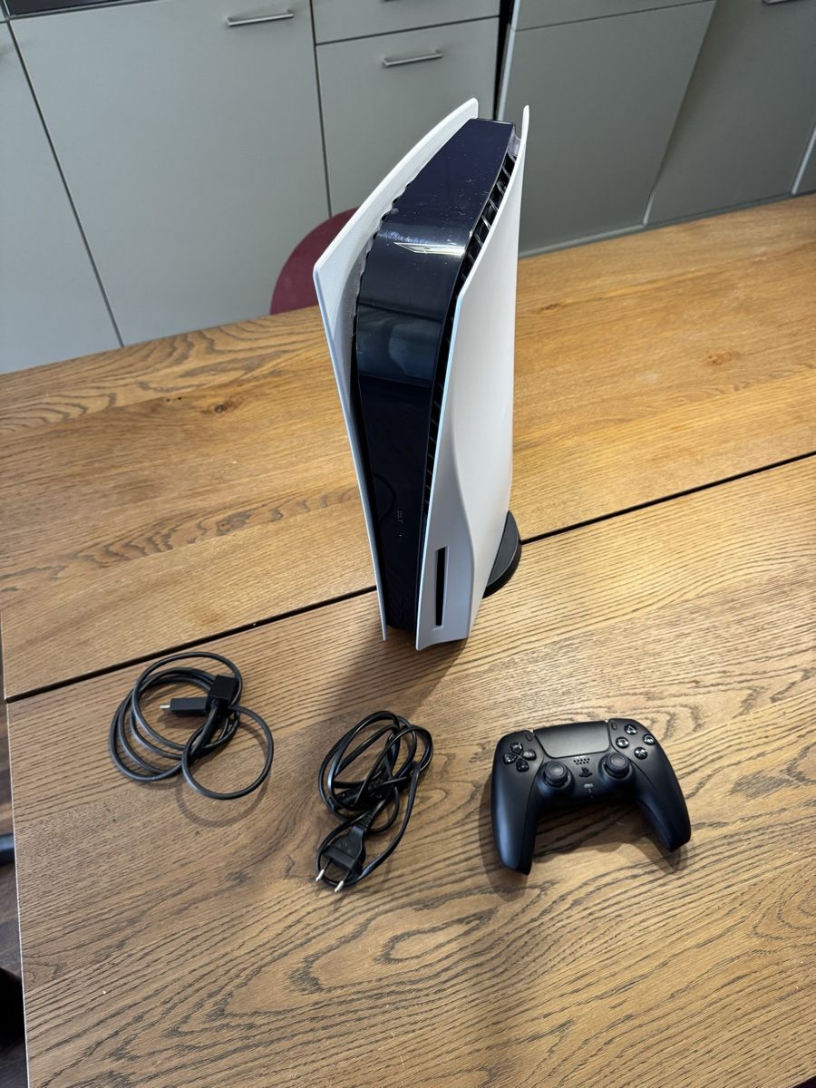 Sony Console: Sony PlayStation 5 (Disc Version) + Controller – Usato da Glattpark(Opfikon) venduto da ale_mg8x