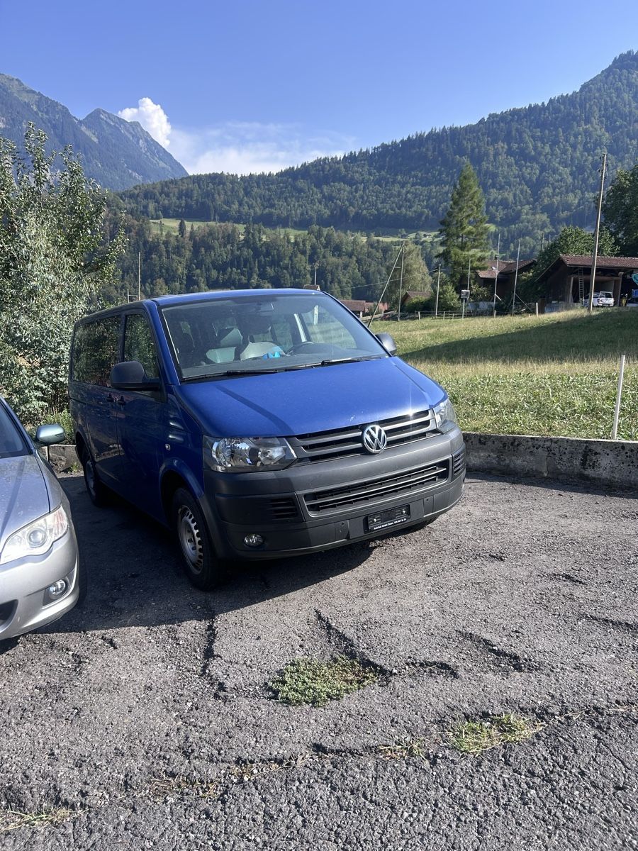 VW Automobili: VW Transporter T5 blau – Usato da Giswil venduto da Arnold.fabii 1