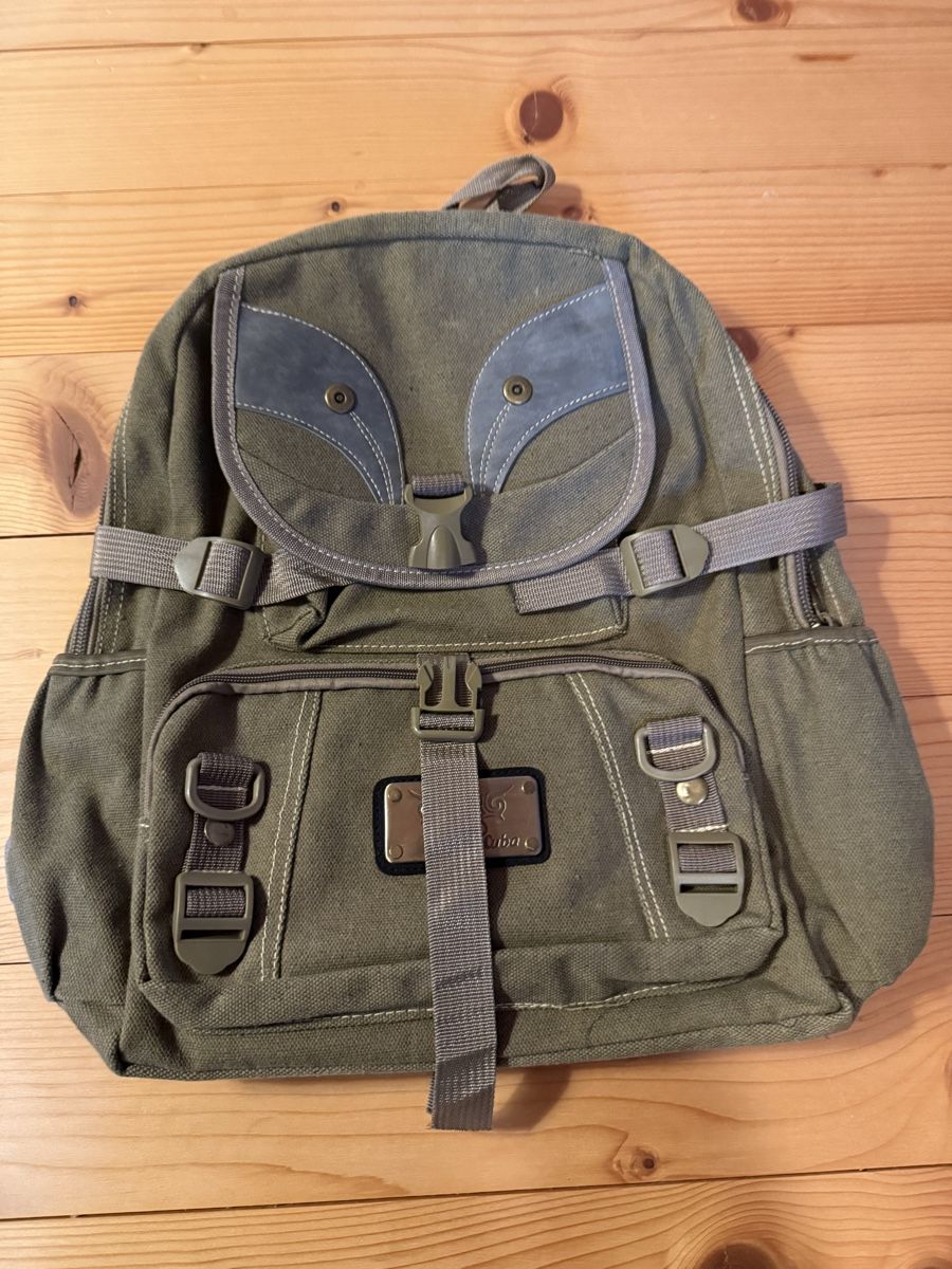 Zaini: Khaki Rucksack, viel Stauraum, aus Kuba – Usato da Wetzikon ZH venduto da jil_5x6r