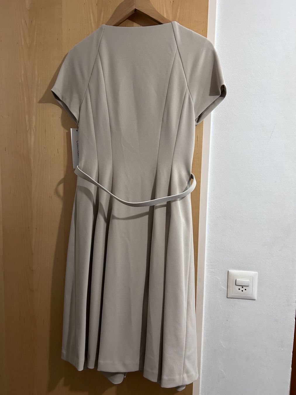 Calvin Klein Vestiti: Calvin Klein Kleid US8 EU40 – Nuovo e nell'imballaggio originale da Itingen venduto da bra_c7hw 1