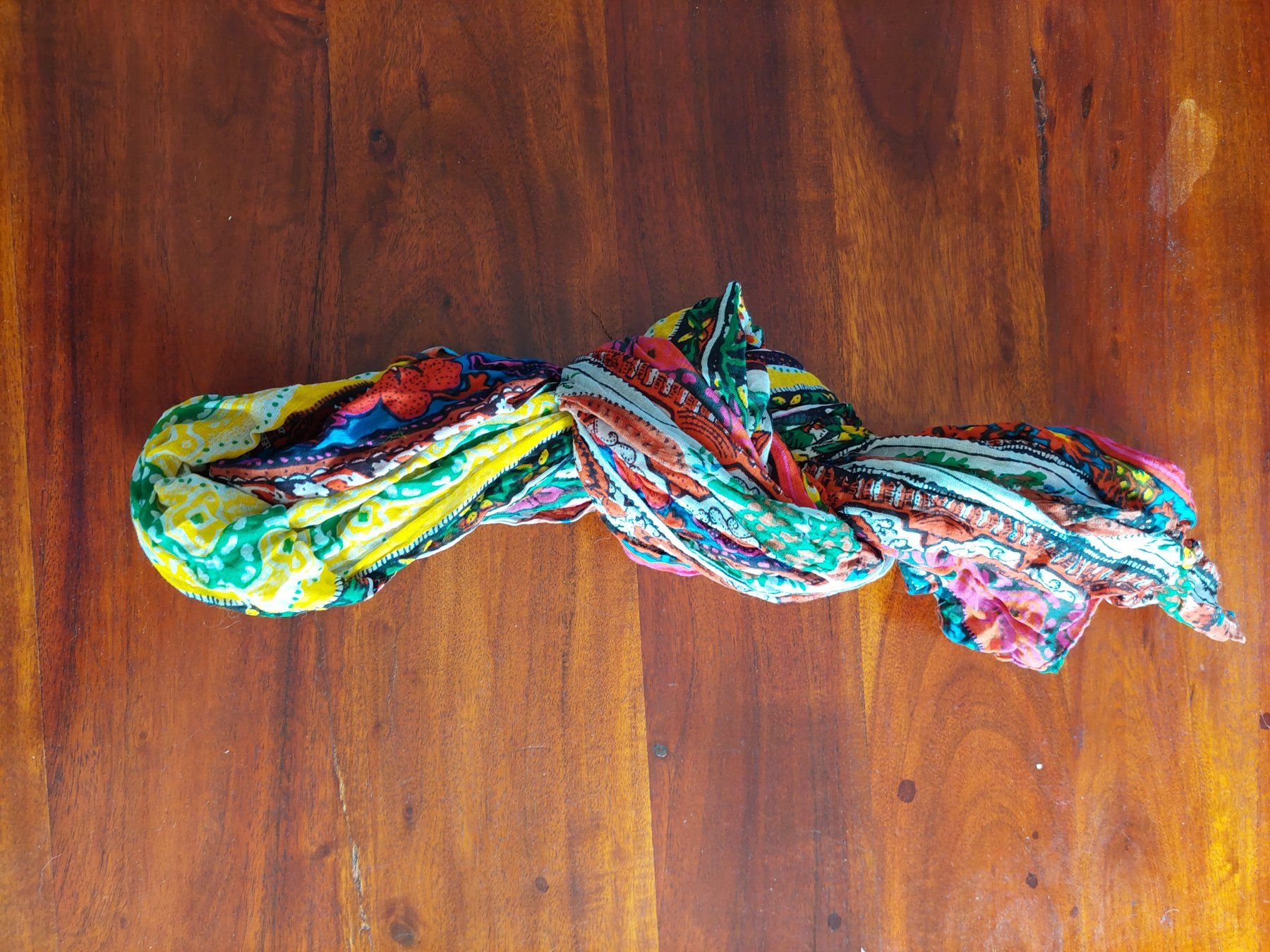 Foulard & Sciarpe: Bunter Schal / Foulard – Nuovo (secondo la descrizione) da Beckenried venduto da Havacola 2