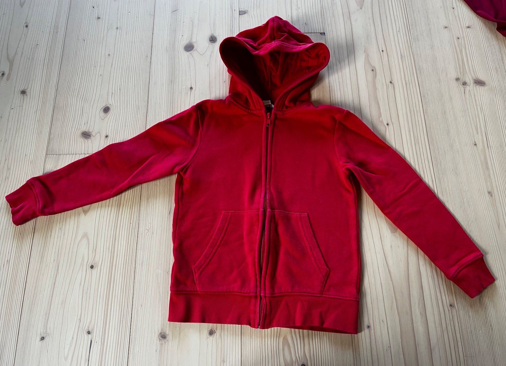 H&M Pulls et sweat-shirts: H&M Kaputzenpullover Gr.122 – D'occasion à Zürich par meggimay