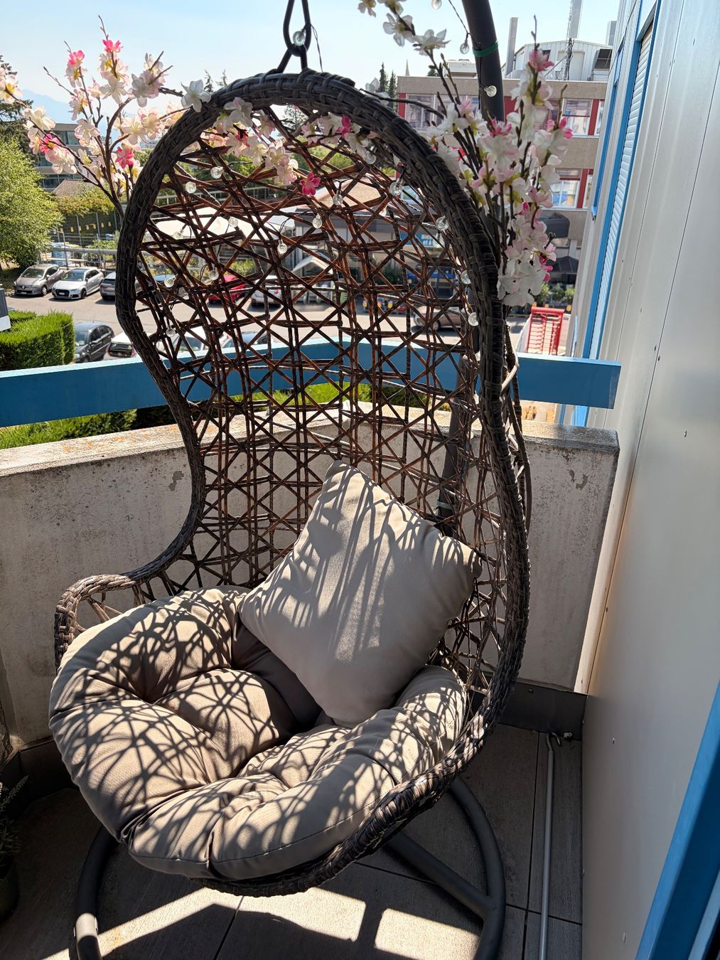 Poltrone pensili da giardino: Fauteuil suspendu rotin avec coussin – Usato da Epalinges venduto da zon_7kg9
