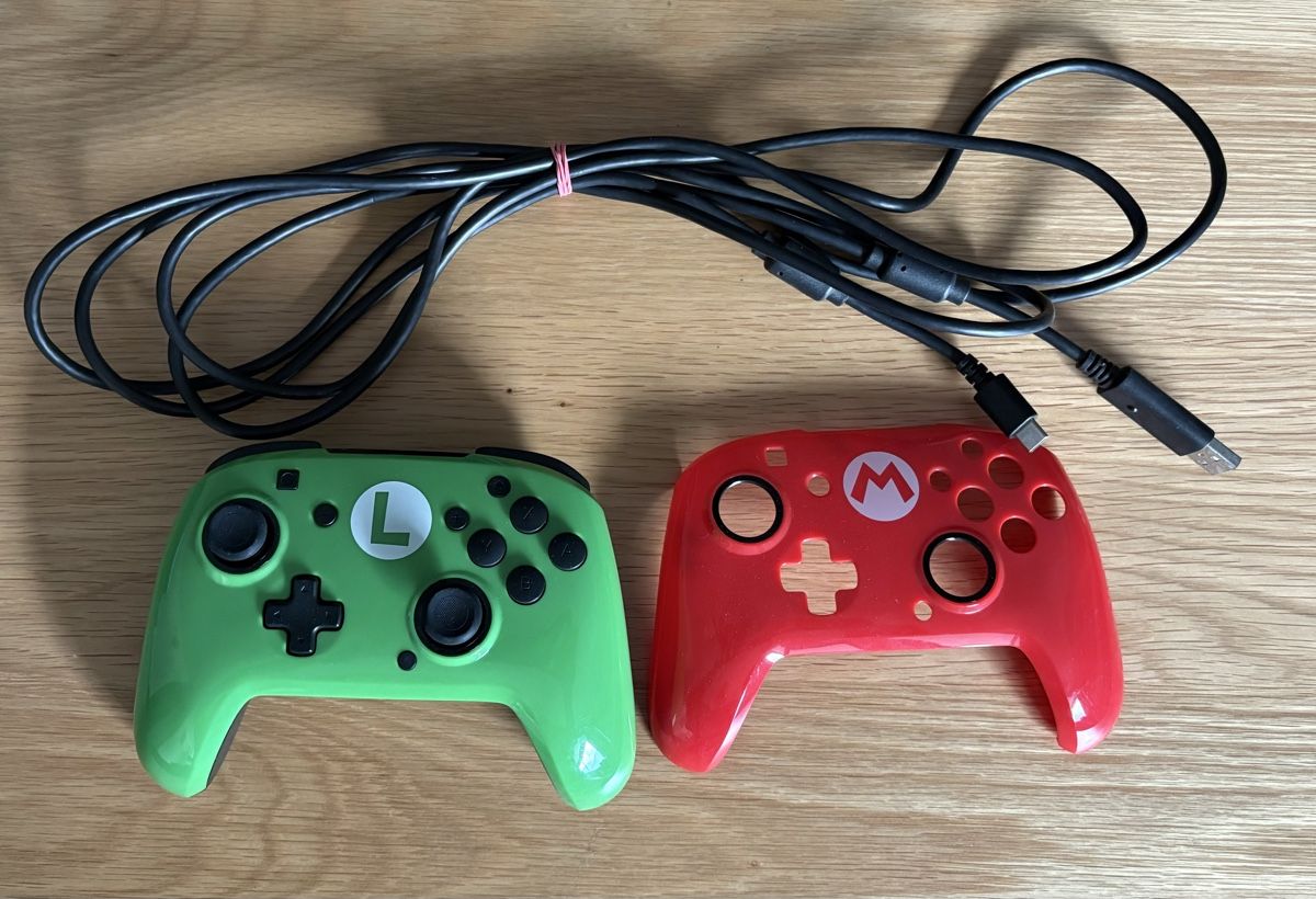 Nintendo Konsolen: Manette Super Mario – Gebraucht aus Martigny von jcj_j2fb