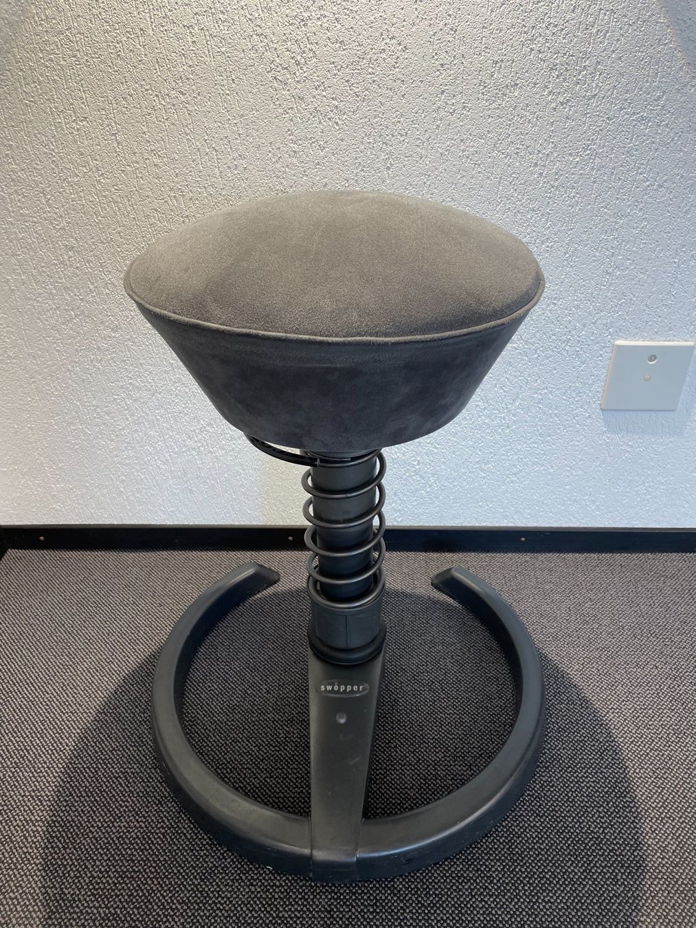 Stühle: Original SWOPPER ergonomischer Stuhl /Hocker – Gebraucht aus Neunkirch von