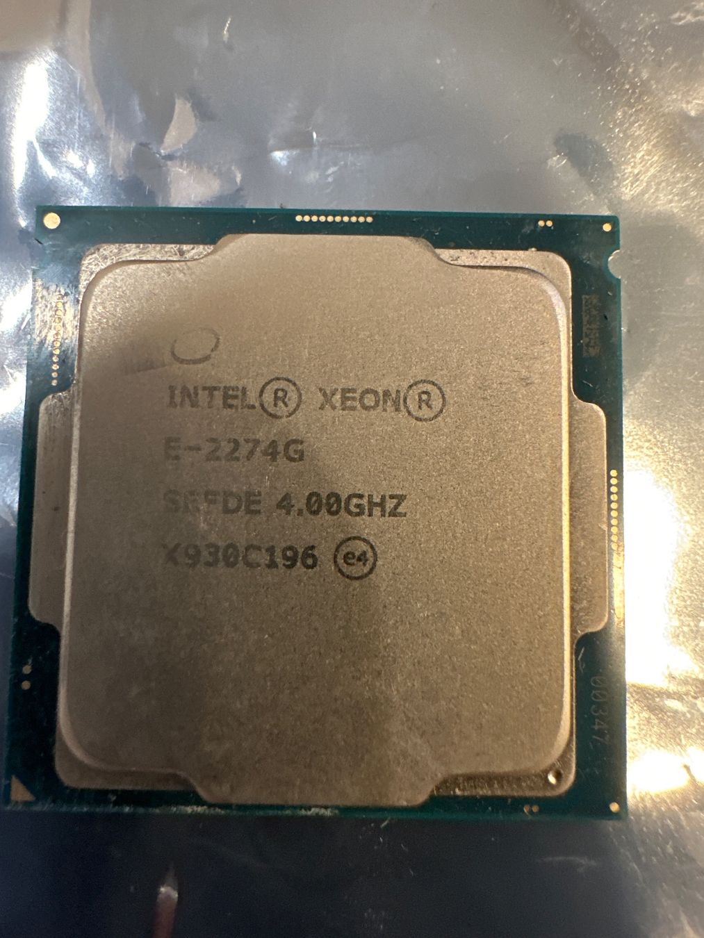 Intel Server: Xeon E-2274G 4 Core 4 GHZ 8 MB cache – Usato da Zürich venduto da Drwatson