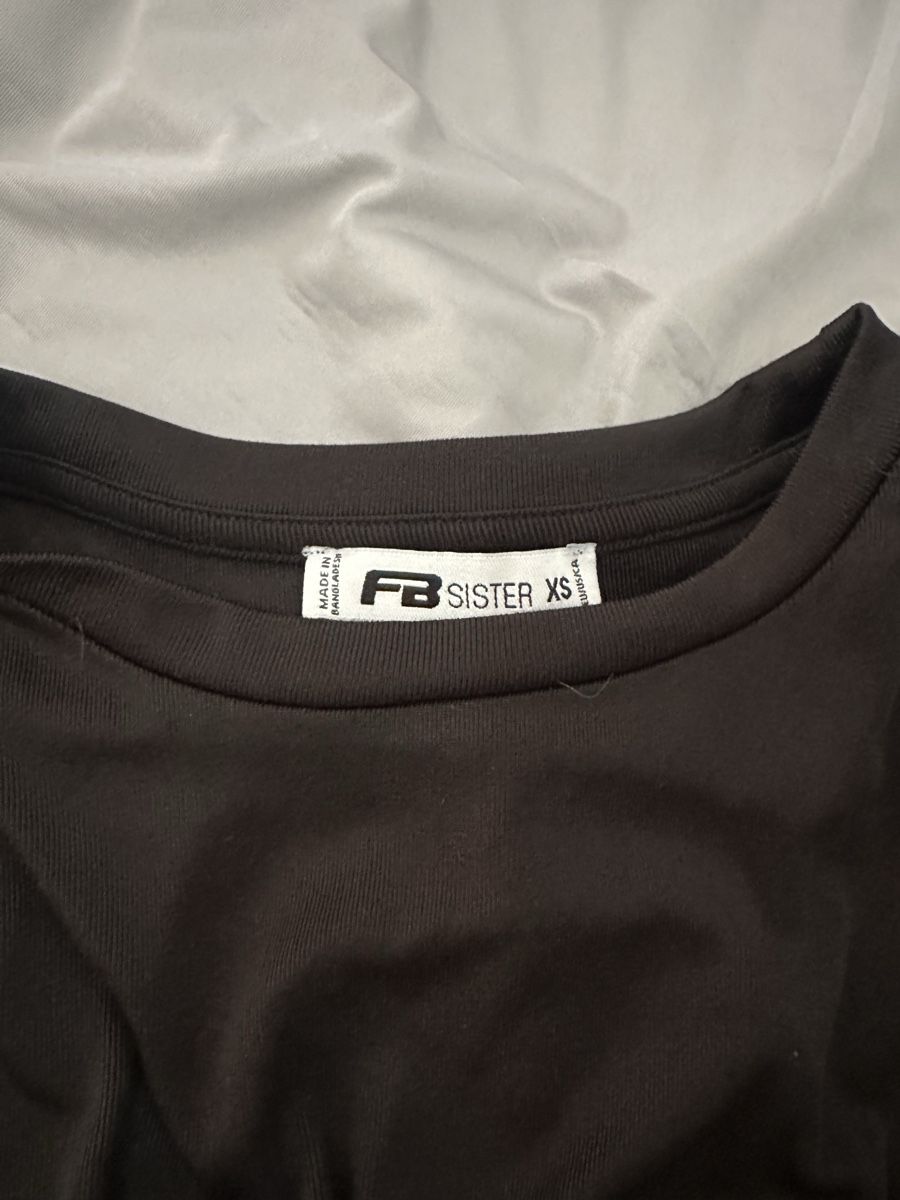 Tops: Schwarzes Langarmshirt mit Schnürung – Neuf (Voir description) à Rhäzüns par romina._gr 5