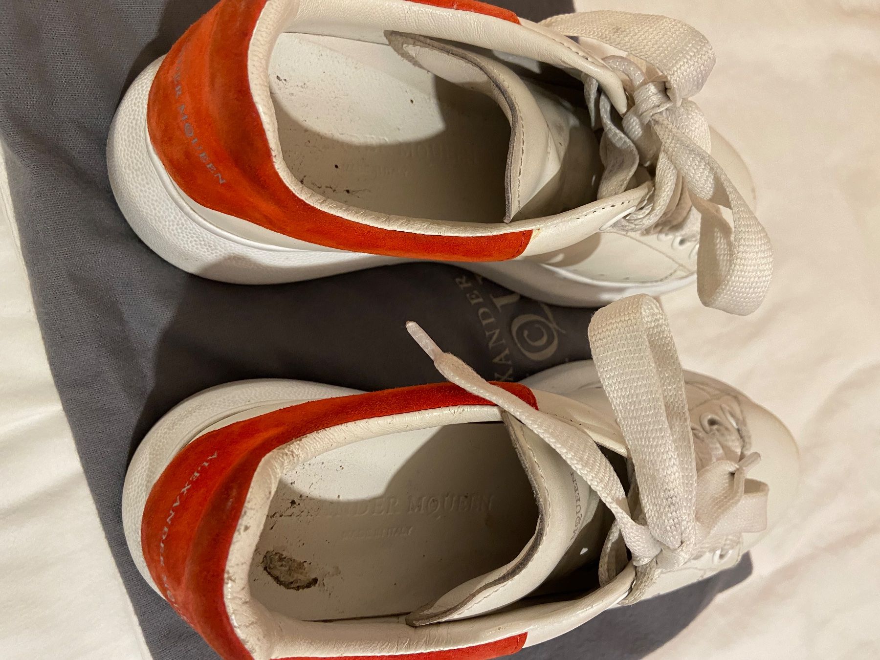 Alexander Mcqueen Damenschuhe: Baskets Alexander McQueen blanches et rouges à moitié prix ! – Gebraucht aus Chêne-Bougeries von sor_9rzp 6