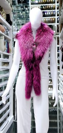 NEW NEVER WORN!!! FUR SCARF IN SHOCKING PINK FOX FUR 80CM