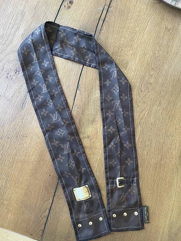 Foulard & Sciarpe: Twilly Louis Vuitton  – Usato da Camorino venduto da giu_spa89