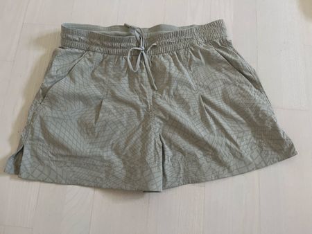 Lululemon shorts size 10