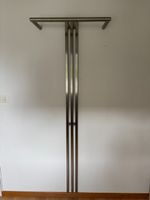 Praktische Garderobe für viele Mäntel und Jacken