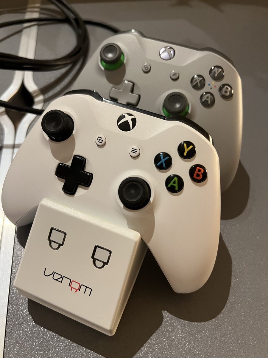 Microsoft Console: Xbox One Konsole mit viel Zubehör – Nuovo (secondo la descrizione) da Rupperswil venduto da sige82 4