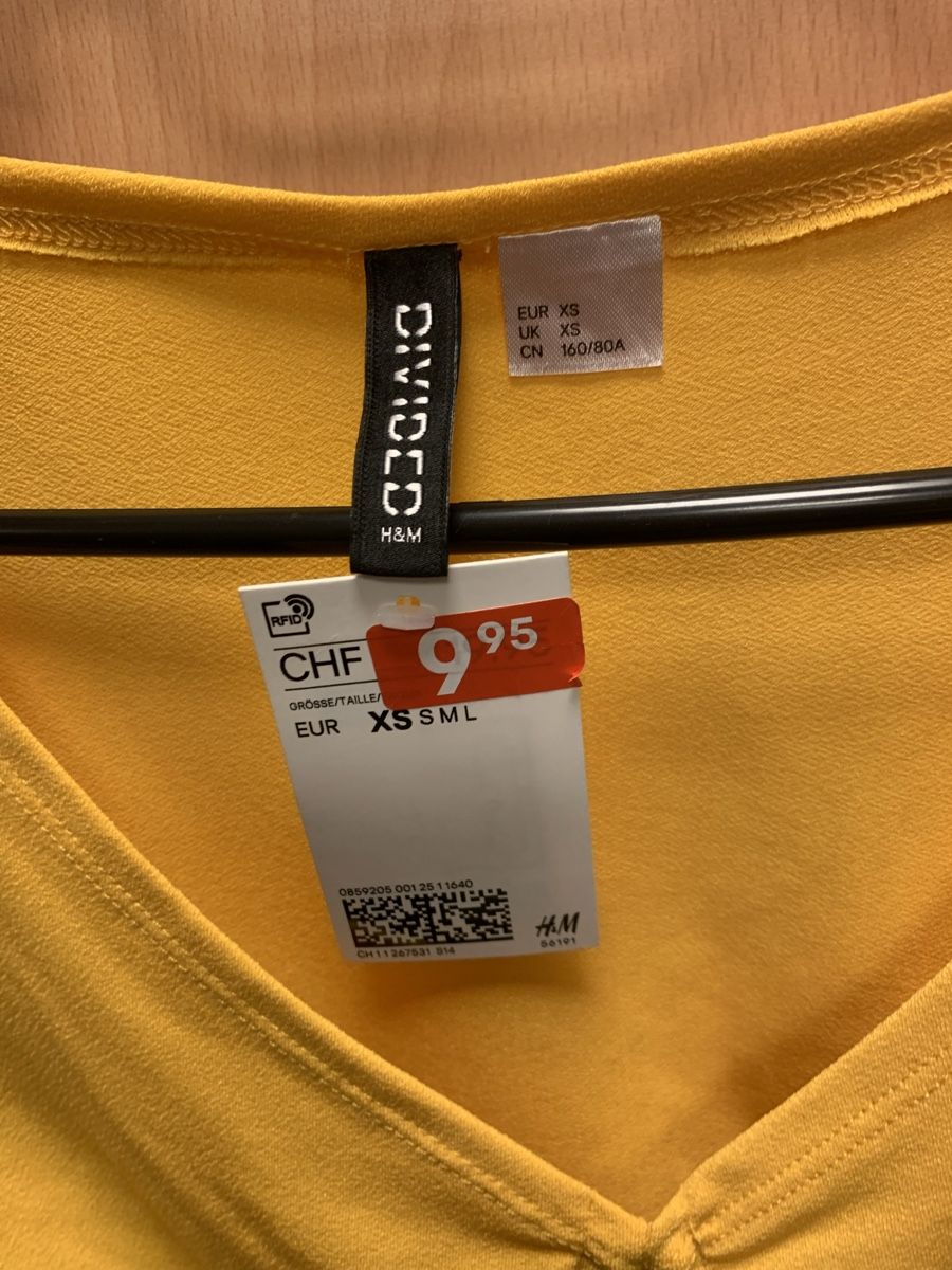 H&M Blusen, T-Shirts & Tops: Haut jaune tendance – Neu und originalverpackt aus Montreux von Iza_81199 1