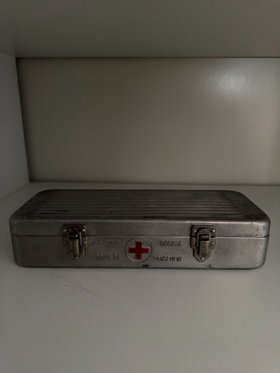 Kit di pronto soccorso: Schweizer Armee Verbandsbüchse – Usato da Hettlingen venduto da mak_lz8h 1