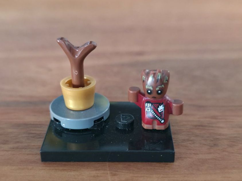 Lego Statuette: Lego Marvel Minifigur Groot – Usato da Laufen venduto da elias39