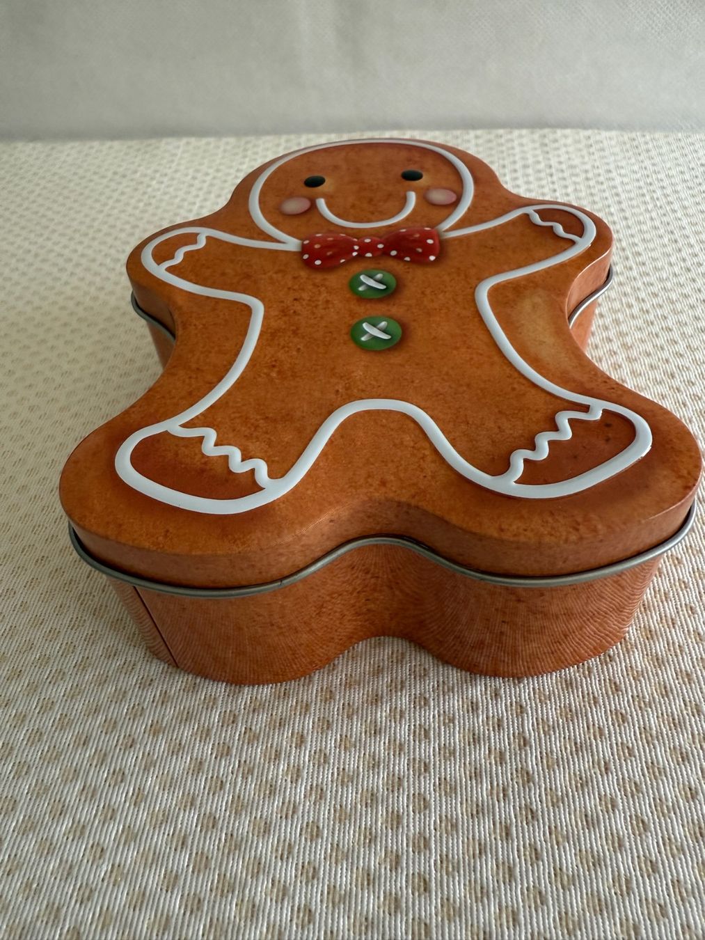 Dolce & Gabbana Contenitori & Simili: Boîte à biscuits - décor de Noël – Usato da Sion venduto da accroshoes 1